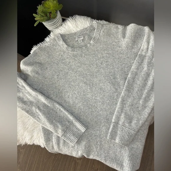 J. Crew Relaxed Gray Crewneck pullover Sweater 🩶 - Picture 2 of 11